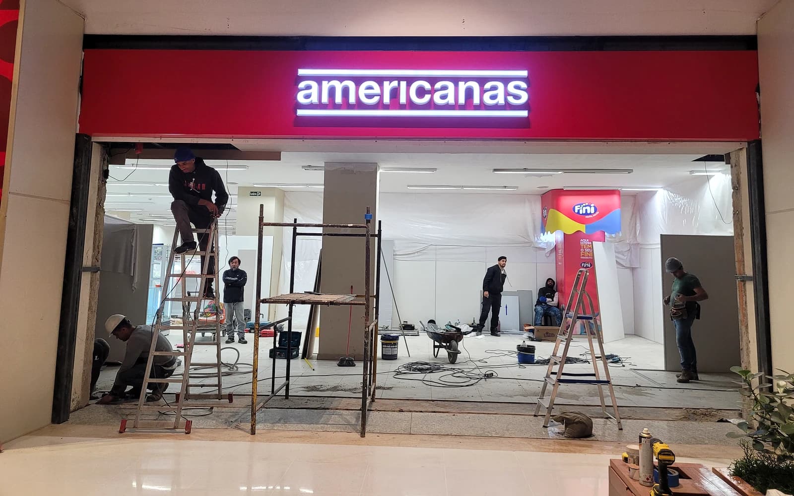 Equipe da JDL em visita técnica e acompanhamento de obra antes da instalação da fachada